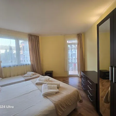 Plaza 4* Napospart